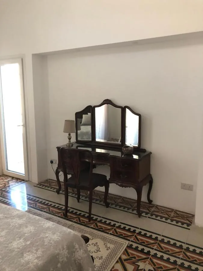 Villa Mosta 0*,